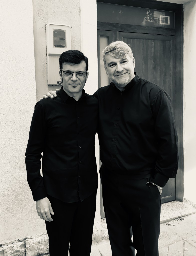 Con Andrés Valero antes de subir a escena en Buñol, España, durante el Congreso Mundial de WASBE en Julio de 2019, compartiendo un programa con la genial Unión de Lliria